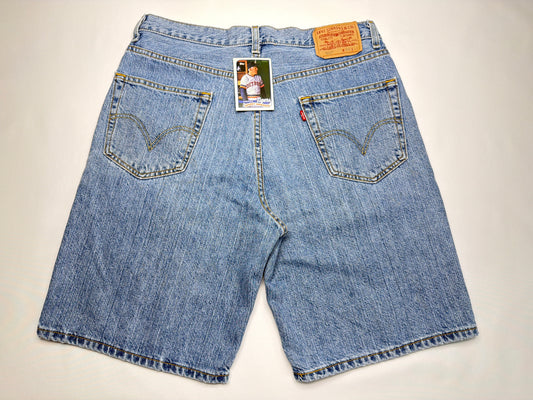 Vintage Y2K Red Tab Levi’s Denim Shorts