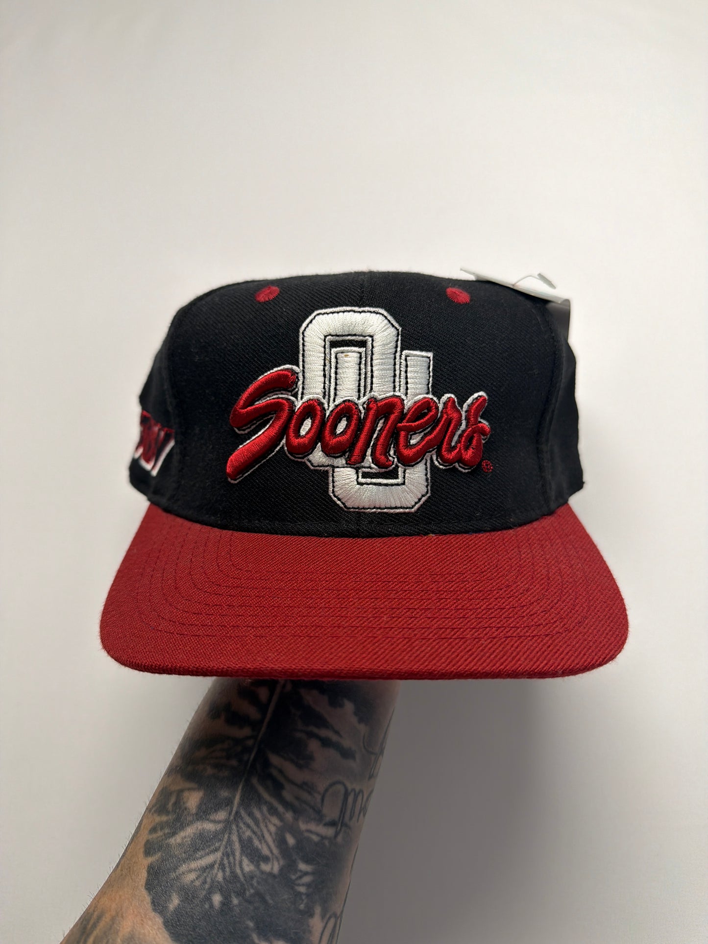 Vintage NWT Oklahoma Sooners Top Of The World 7-3/8 Fitted Hat