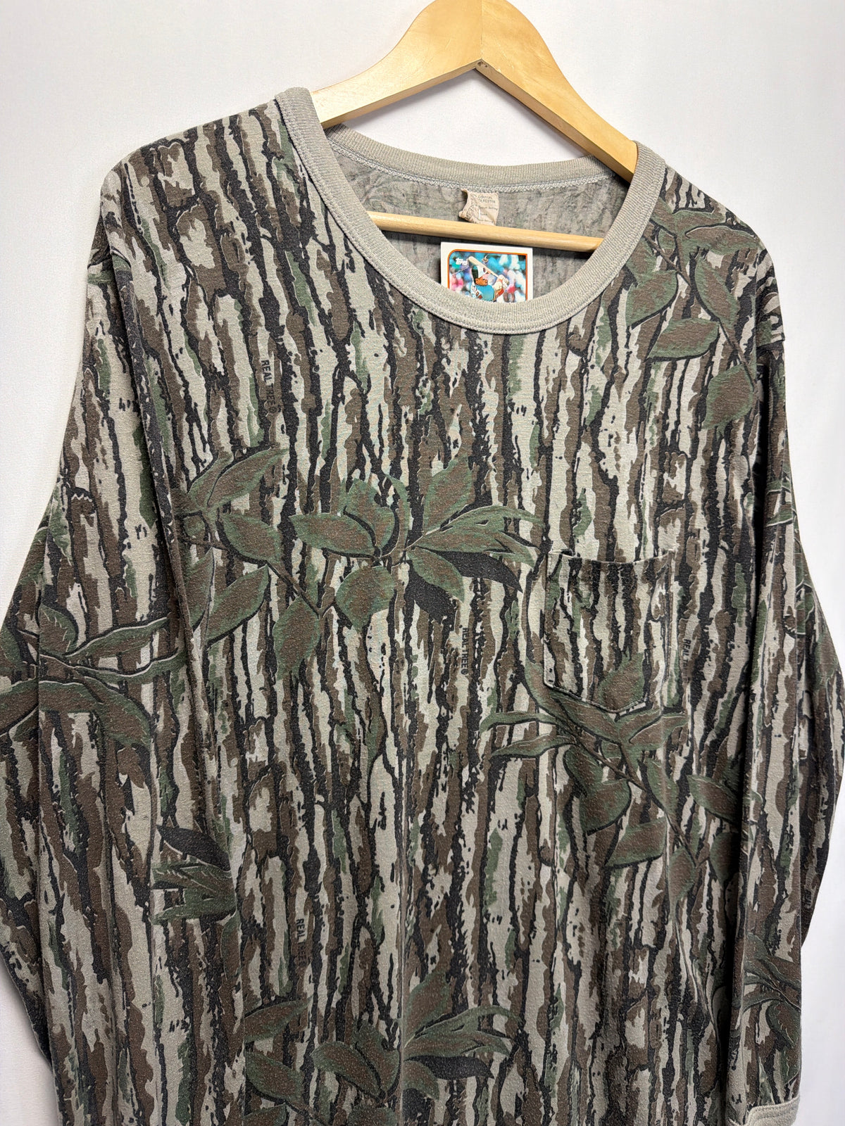 Vintage Realtree Brown Leaf Camo Long Sleeve Pocket T-Shirt