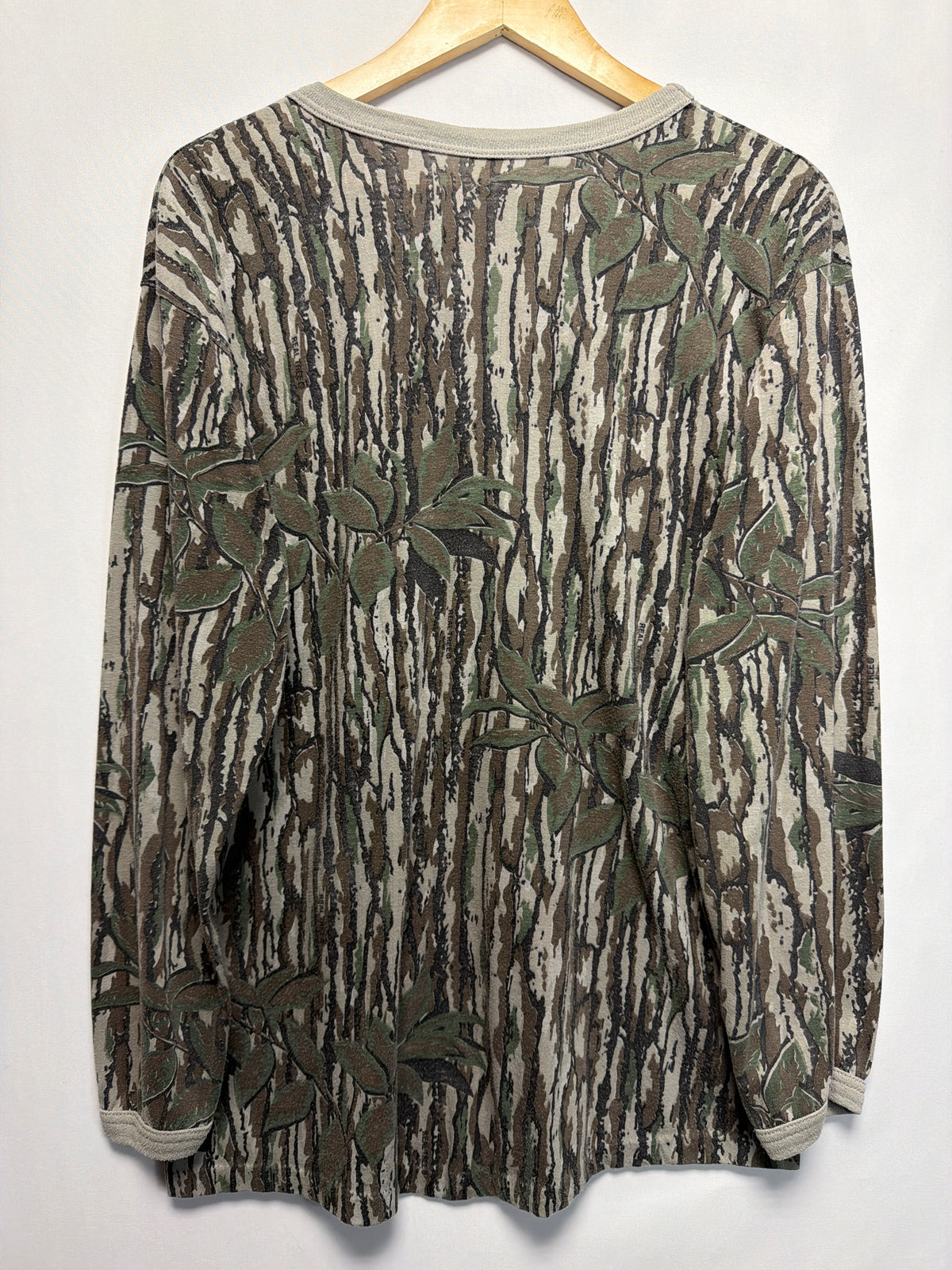 Vintage Realtree Brown Leaf Camo Long Sleeve Pocket T-Shirt