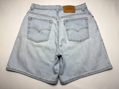 Vintage Y2K Light Wash Levi’s Denim Shorts